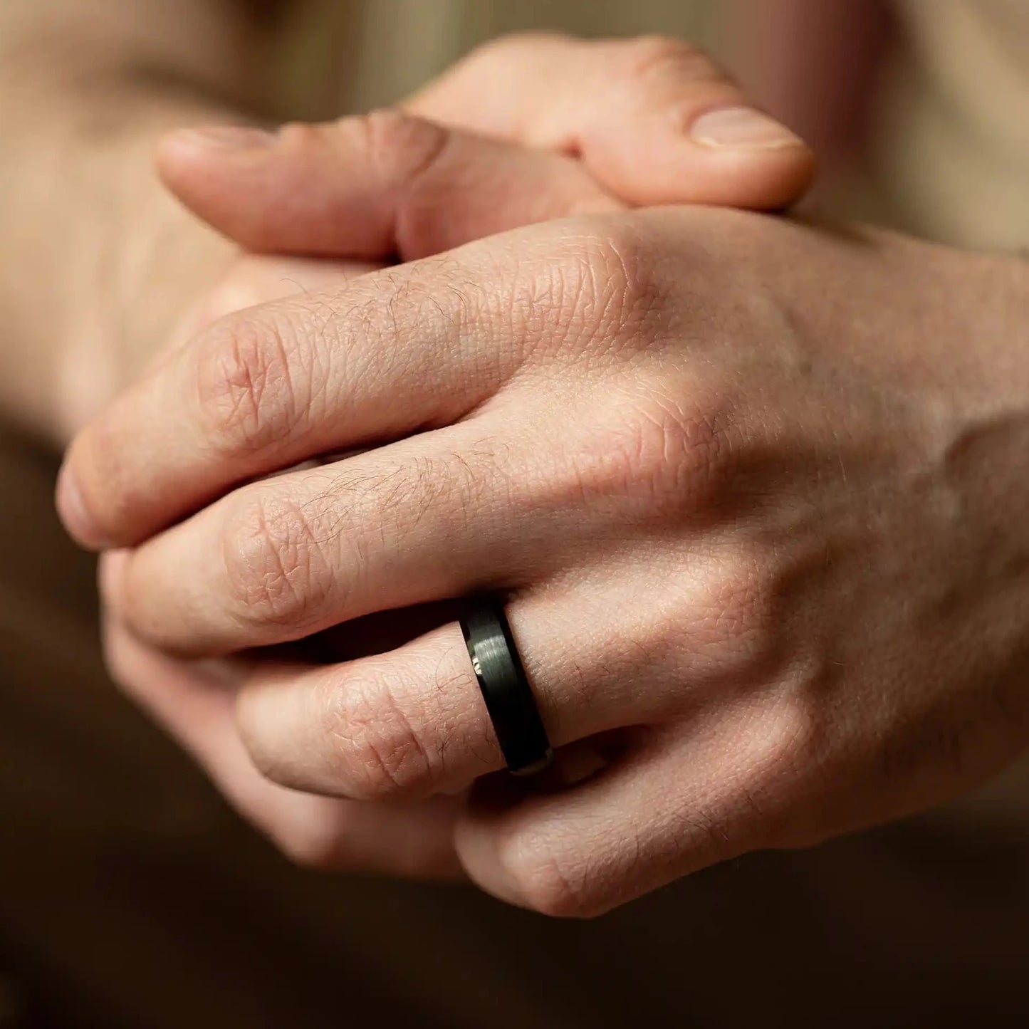 Handcrafted ring made of Oak Wood and tungsten. Version with band width 6 mm. The ring is on a man's hand