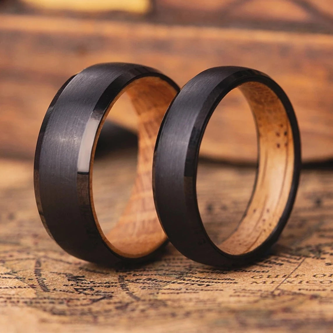 Black brushed tungsten matching ring set with whiskey barrel oak wood inlay. The rings have 4 mm and 8 mm width.