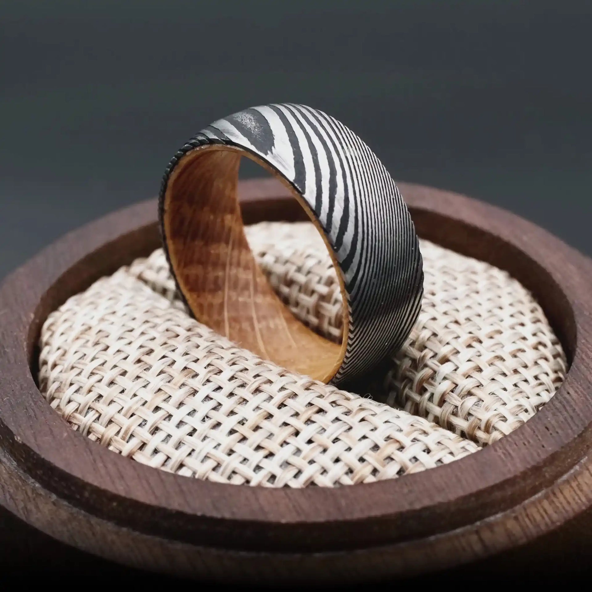 Damascus ring with oak wood from whiskey barrel