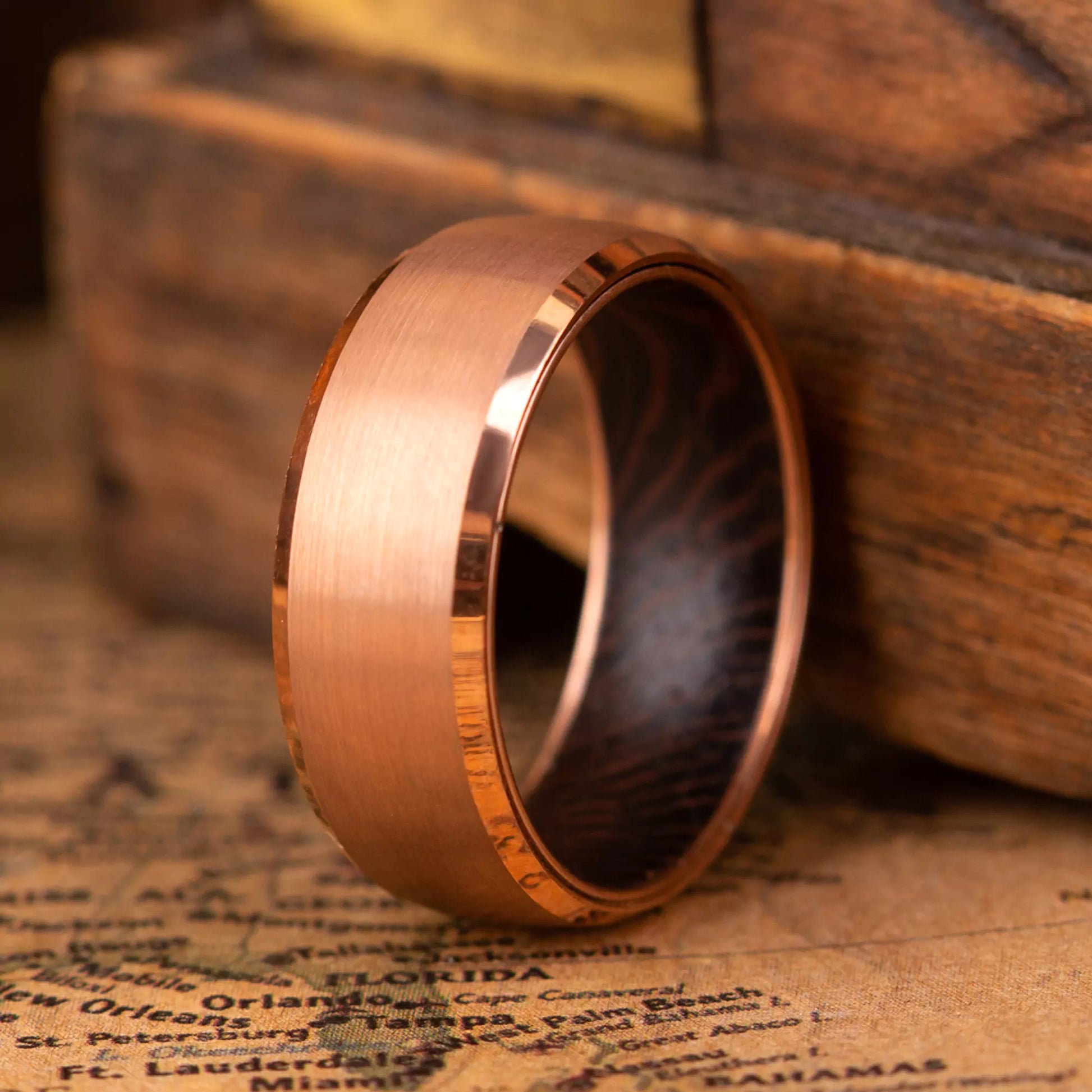 Ring made of Whiskey Barrel Oak Wood, Titanium and Tungsten. Version with band width 8 mm.