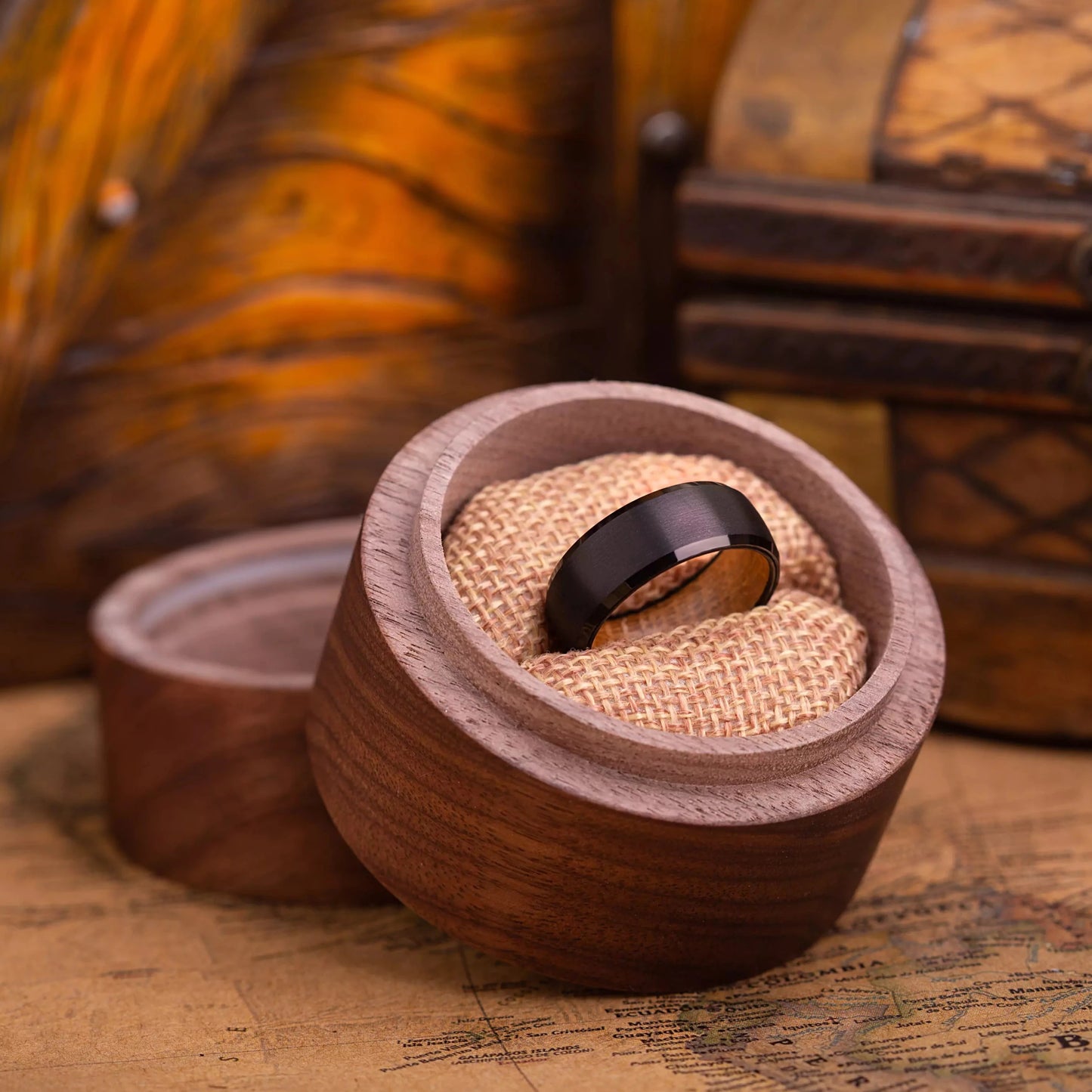 Handcrafted ring made of Oak Wood and tungsten. Version with band width 8 mm. View in a round wooden gift box.