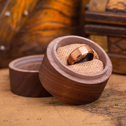 Ring made of Whiskey Barrel Oak Wood, Titanium and Tungsten. Version with band width 8 mm. The ring is placed inside a round wooden box