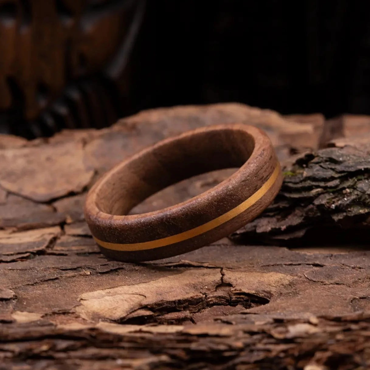 Walnut ring with copper line